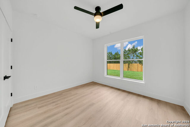 Listing photo id 11 for 661 Jonquil