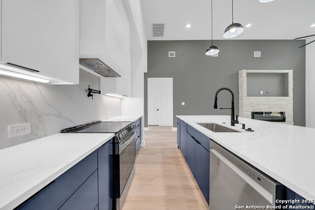 Listing photo id 12 for 661 Jonquil
