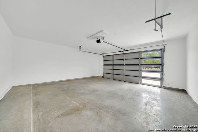 Listing photo id 15 for 661 Jonquil