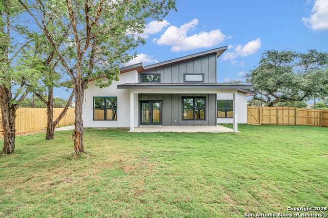 Listing photo id 16 for 661 Jonquil