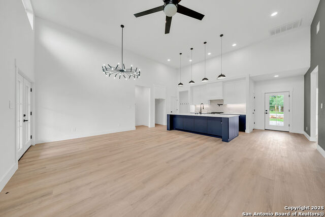 Listing photo id 1 for 661 Jonquil