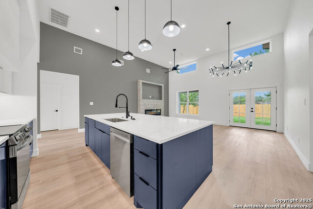 Listing photo id 3 for 661 Jonquil