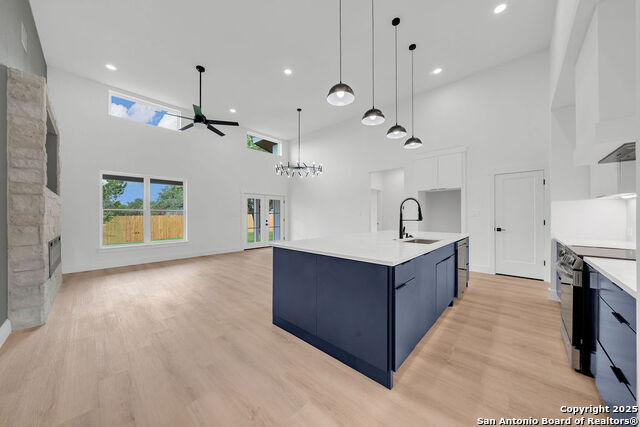 Listing photo id 4 for 661 Jonquil