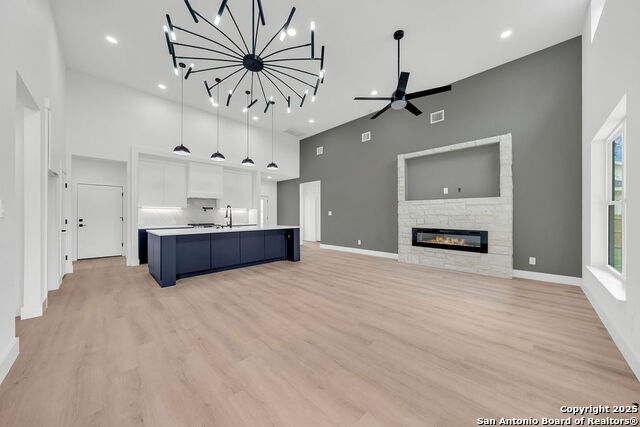 Listing photo id 5 for 661 Jonquil