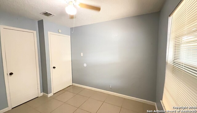 Listing photo id 9 for 6827 Maple Springs