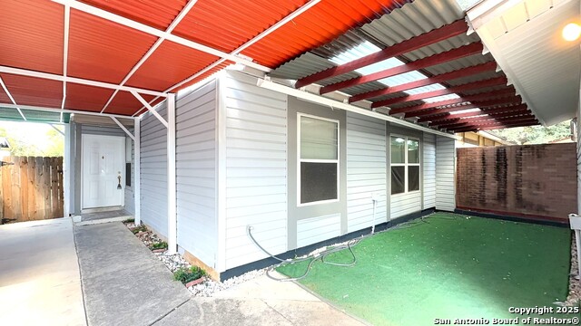 Listing photo id 1 for 6827 Maple Springs