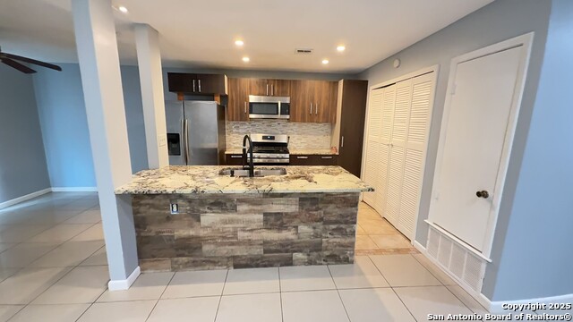 Listing photo id 4 for 6827 Maple Springs