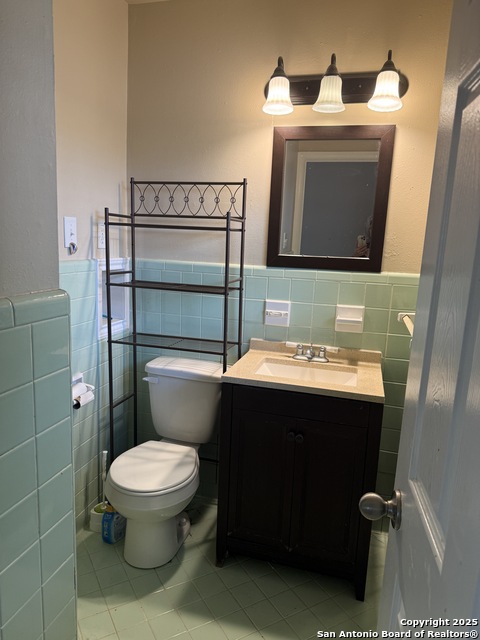 Listing photo id 5 for 3730 La Sabre Dr.