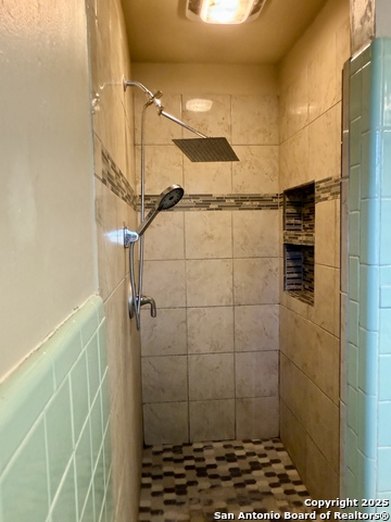 Listing photo id 6 for 3730 La Sabre Dr.