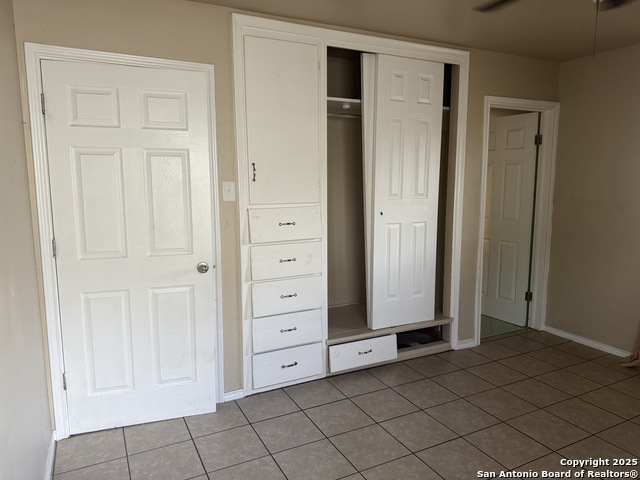 Listing photo id 7 for 3730 La Sabre Dr.