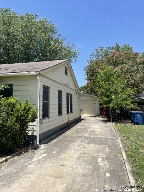 Image 2 of 26 For 750 Roosevelt St