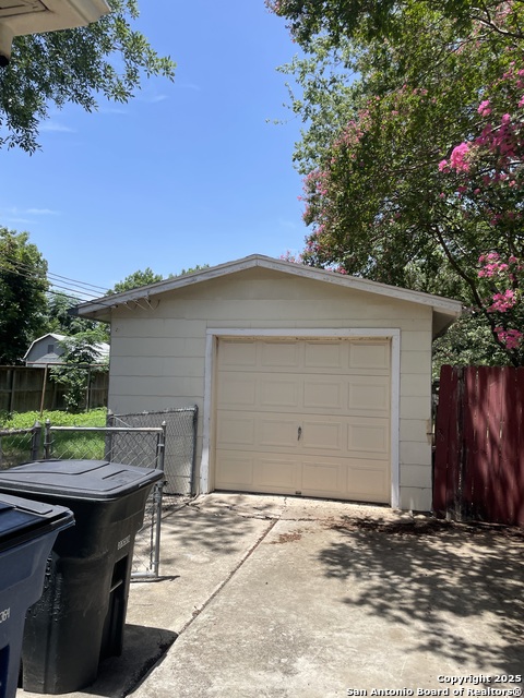 Image 3 of 26 For 750 Roosevelt St