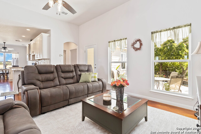 Image 7 of 45 For 342 Woodview Cir