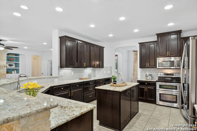 Listing photo id 15 for 26018 Hazy Hollow