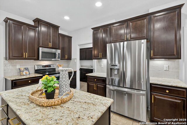 Listing photo id 16 for 26018 Hazy Hollow