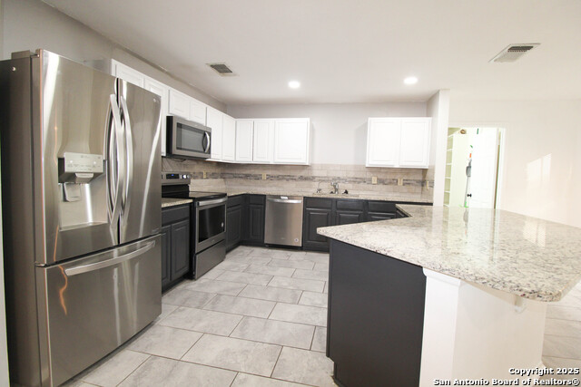 Image 13 of 48 For 14018 Hills Village N