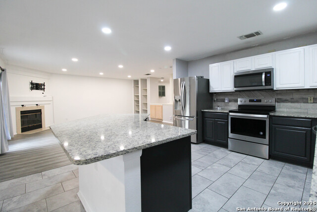 Image 15 of 48 For 14018 Hills Village N