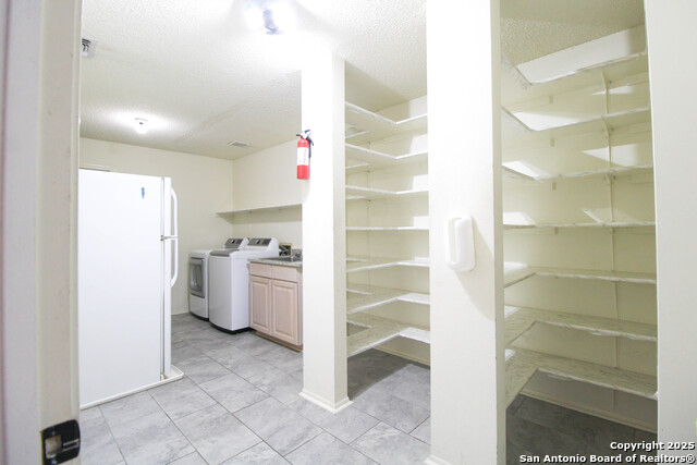 Image 17 of 48 For 14018 Hills Village N