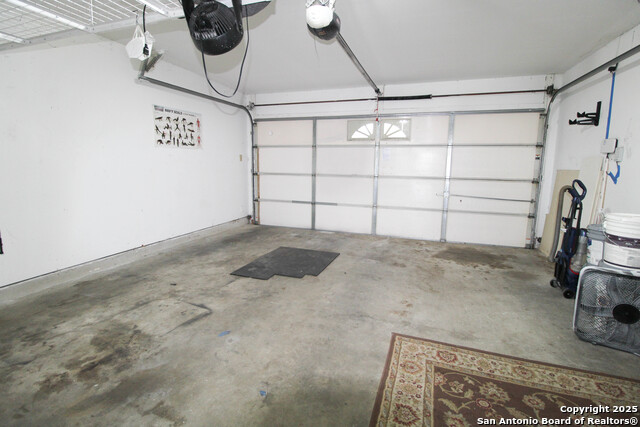 Image 18 of 48 For 14018 Hills Village N