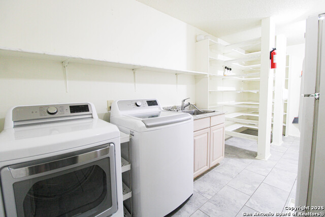 Image 19 of 48 For 14018 Hills Village N