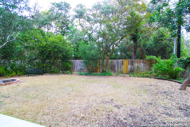 Image 21 of 48 For 14018 Hills Village N