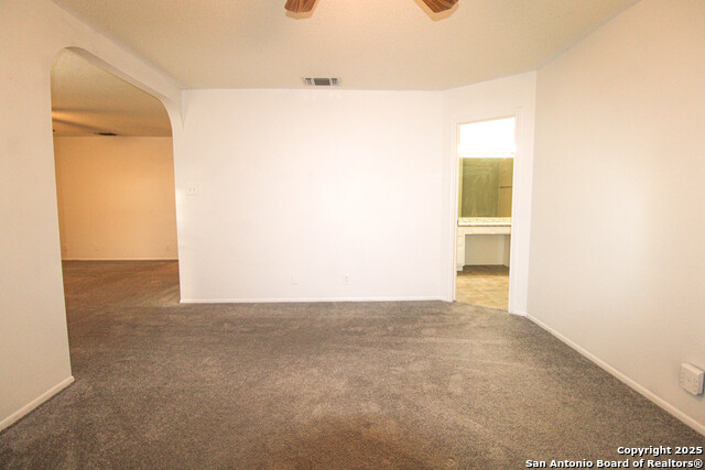 Image 31 of 48 For 14018 Hills Village N