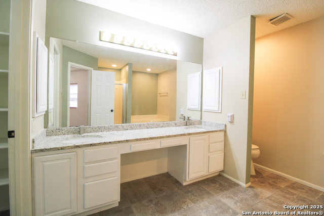 Image 32 of 48 For 14018 Hills Village N