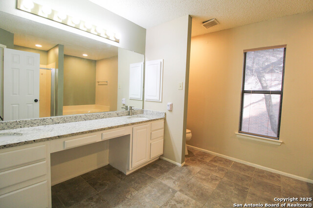 Image 33 of 48 For 14018 Hills Village N