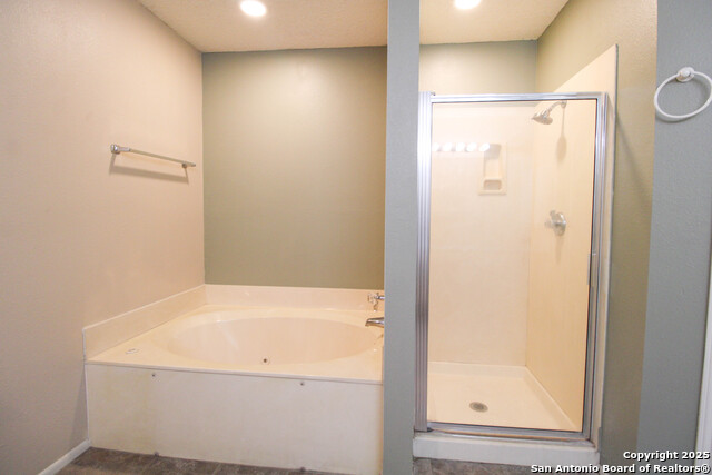 Image 34 of 48 For 14018 Hills Village N