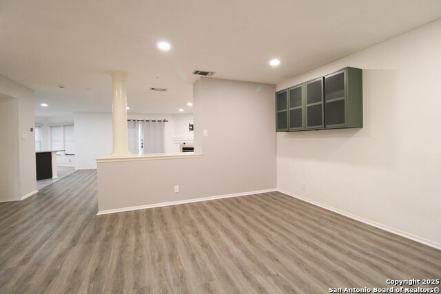 Image 4 of 48 For 14018 Hills Village N