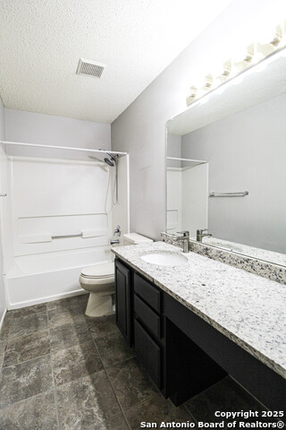 Image 40 of 48 For 14018 Hills Village N
