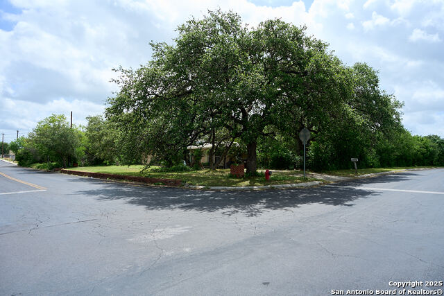 Listing photo id 10 for 5400 Thistle Dr.