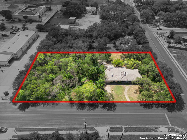 Listing photo id 1 for 5400 Thistle Dr.