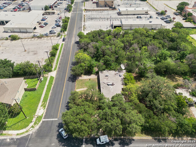 Listing photo id 5 for 5400 Thistle Dr.