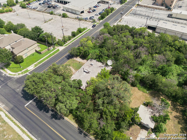 Listing photo id 6 for 5400 Thistle Dr.