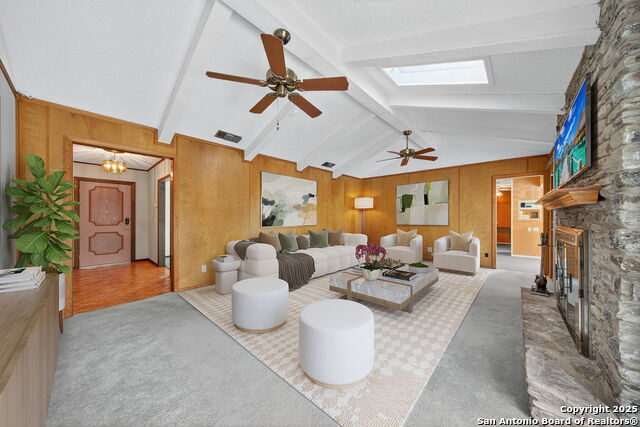 Listing photo id 10 for 109 Cueva  