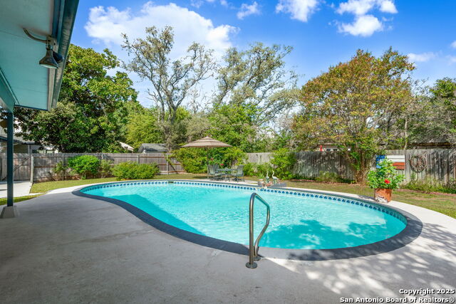 Listing photo id 32 for 109 Cueva  