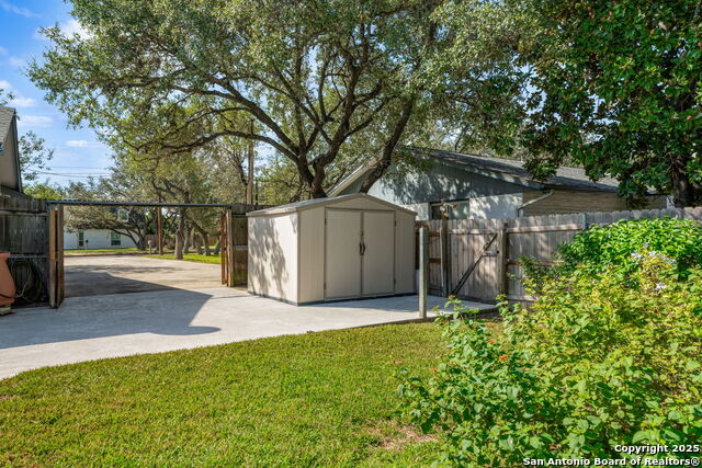 Listing photo id 38 for 109 Cueva  