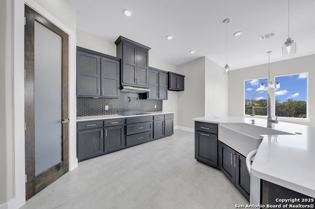 Listing photo id 11 for 106 County Road 2730