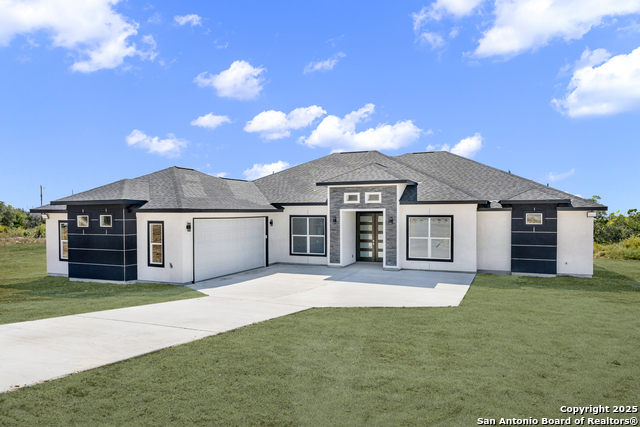 Listing photo id 0 for 106 County Road 2730