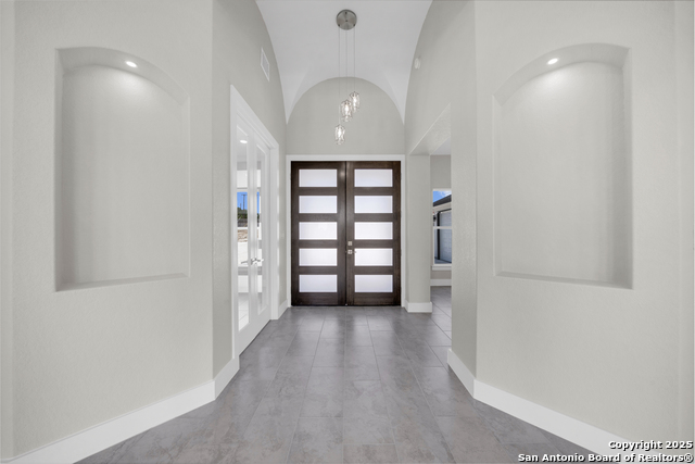 Listing photo id 2 for 106 County Road 2730