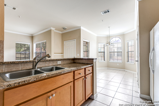 Image 11 of 15 For 6160 Eckhert 303