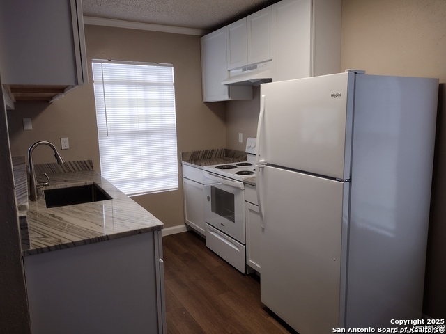 Image 3 of 22 For 4227 Woodmanor