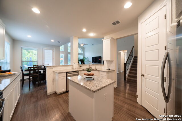 Listing photo id 8 for 16514 Sierra Linda