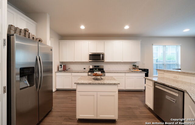 Listing photo id 9 for 16514 Sierra Linda