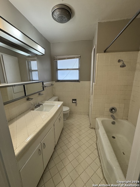 Image 11 of 19 For 4414 Hall Park