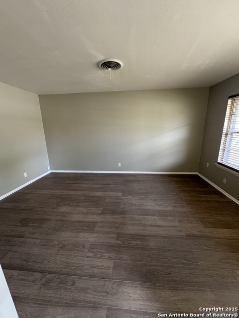 Image 3 of 19 For 4414 Hall Park