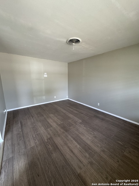 Image 4 of 19 For 4414 Hall Park