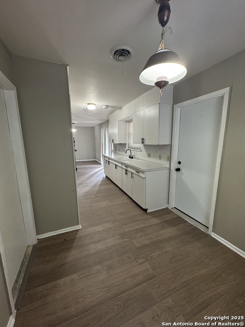 Image 7 of 19 For 4414 Hall Park