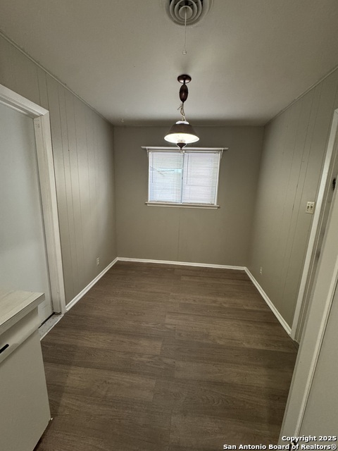 Image 9 of 19 For 4414 Hall Park